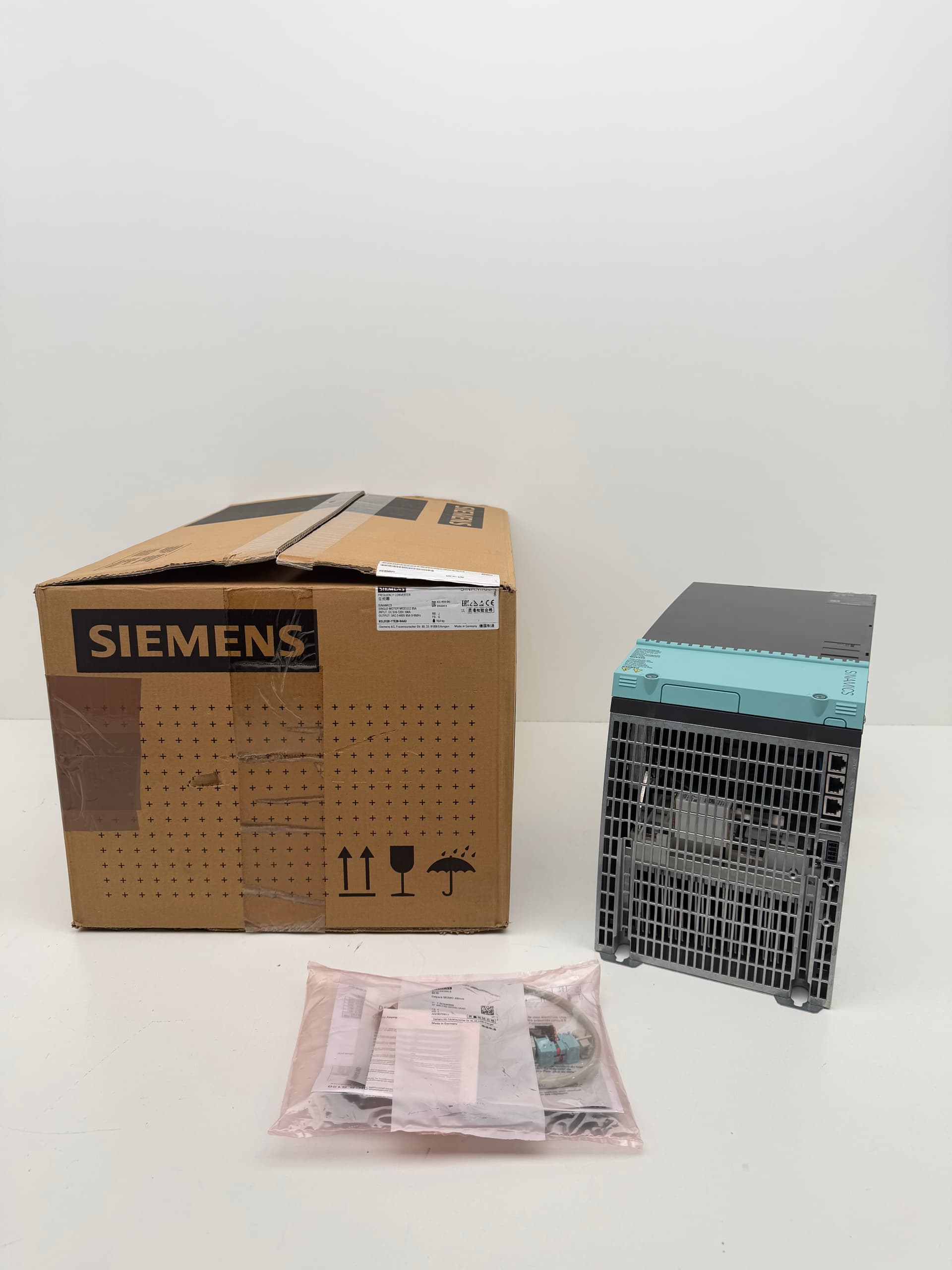 Siemens 6SL3120-1TE28-5AA3 Single Motor Module, S120, 85A, 480V